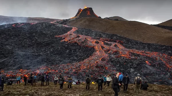 Three Tourists Are Injured Near Volcanic Eruption in Iceland