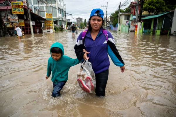 Tropical Storm Nalgae Hit The Philippines Injuring Hundreds