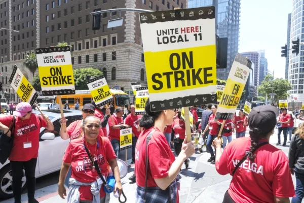 Los Angeles Hotel Workers Protest About Wages