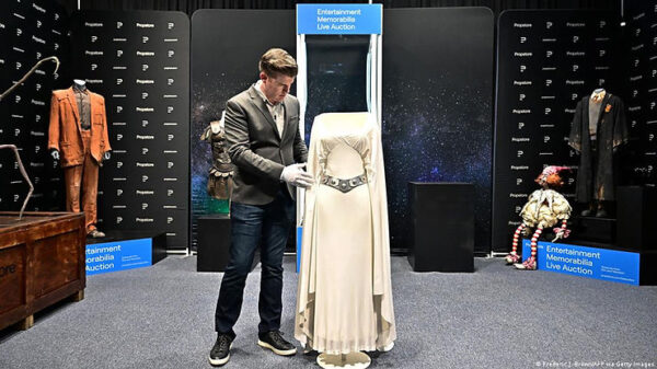 Princess Leia’s Dress, expected to win $2 Million Dollars at an Auction, Failed to Sell