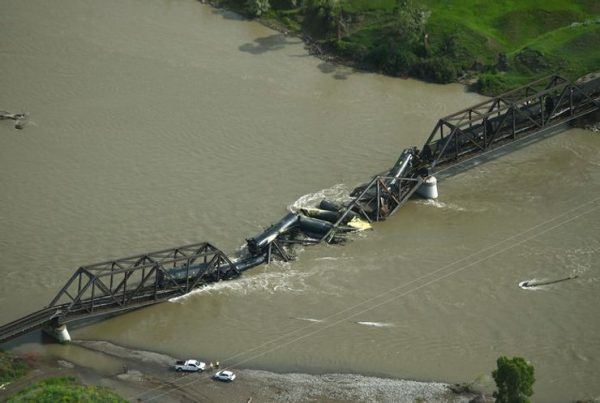 Yellowstone Trains Derails and Chemicals Fall Into River