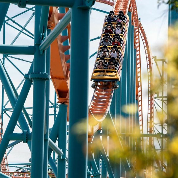 Roller Coaster Riders Rescued at a Steep Drop After the Track Stopped Suddenly