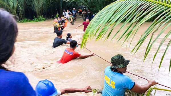 Tropical Storm Nalgae Hit the Philippines Hard and Kills and Wounds Many People.