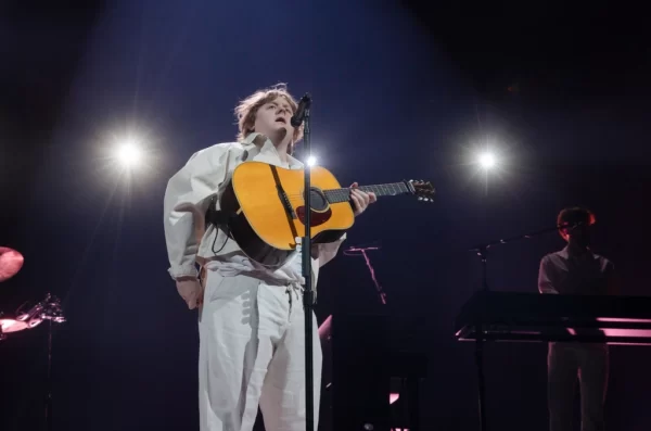 The Audience at Lewis Capaldi concert gives him support