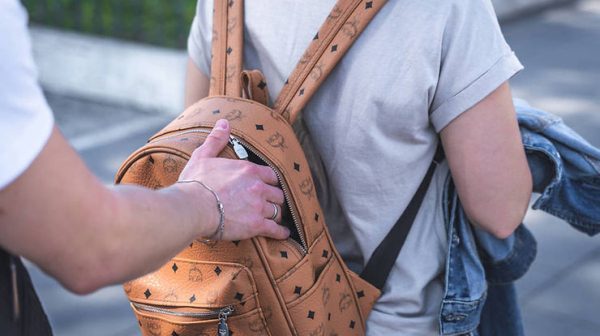 “Attenzione, pickpocket!” Cittadini Non Distratti’s Efforts to Stop Pickpockets