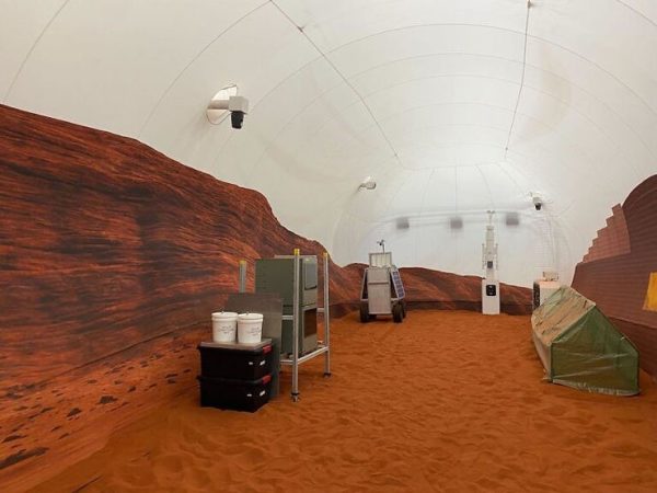 VOLUNTEERS BEGIN YEAR-LONG MOCK MISSION ON MARS