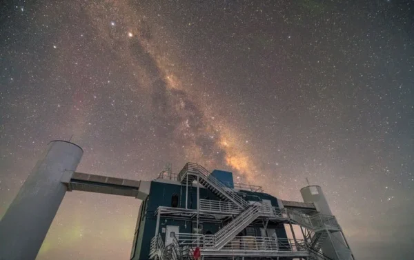 GHOSTLY PARTICLES CREATE A FRESH PICTURE OF THE MILKY WAY