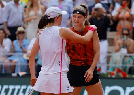 Iga Świątek to Face Karolina Muchova in the French Open Final