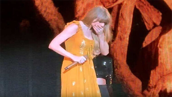 Taylor Swift swallows a bug by accident