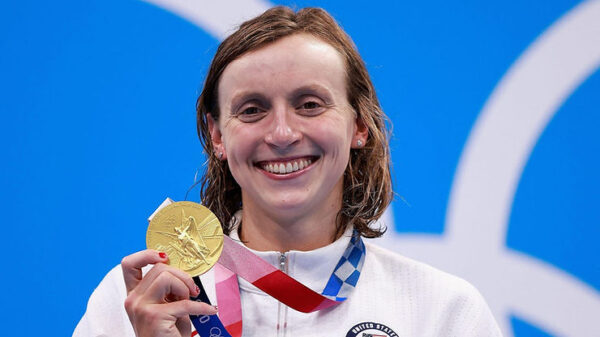 Katie Ledecky Wins the 400 Free Gold Medal