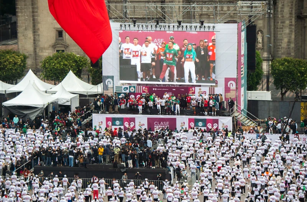 Mexico City Sets World Record for Having the Largest Attendance Ever for a Boxing Class