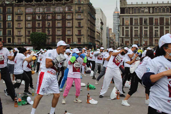 14,299 Mexicans Attend Record-Breaking Boxing Match