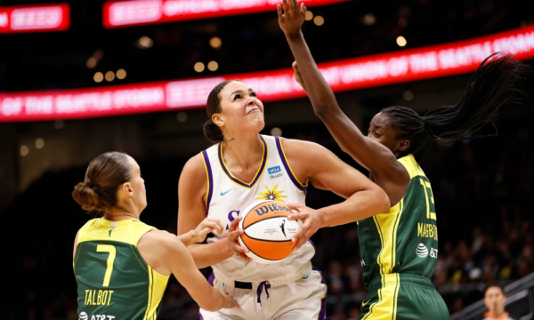 W.N.B.A. All-Star, Liz Cambage, ‘Divorces’ the Los Angeles Sparks