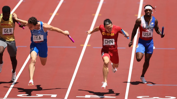 U.S. Men’s Relay Team Embarrassed by the Women’s Relay