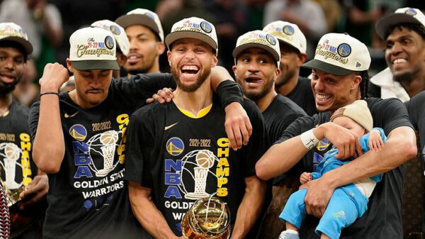 Steph Curry wins fourth championship despite his small size!