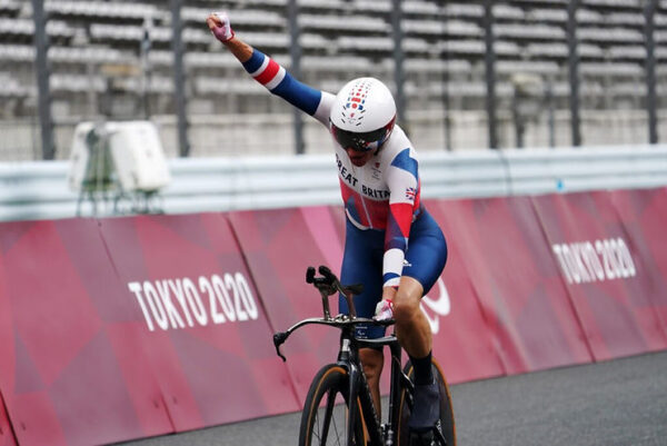 Tour de France cyclists struggle amid heat wave