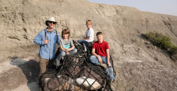 Trio of Children Uncover Rare Teenage Dinosaur Fossil 