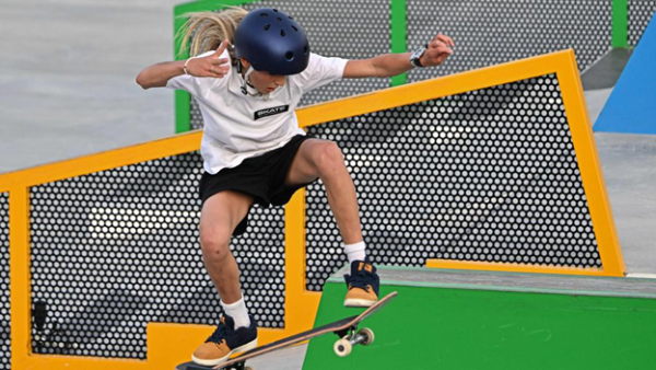 Fractured Fingers Can’t Stop Teenage Skateboarder Going to the Olympics