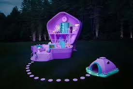 Live the Dream: Stay in a Life Size Polly Pocket Airbnb